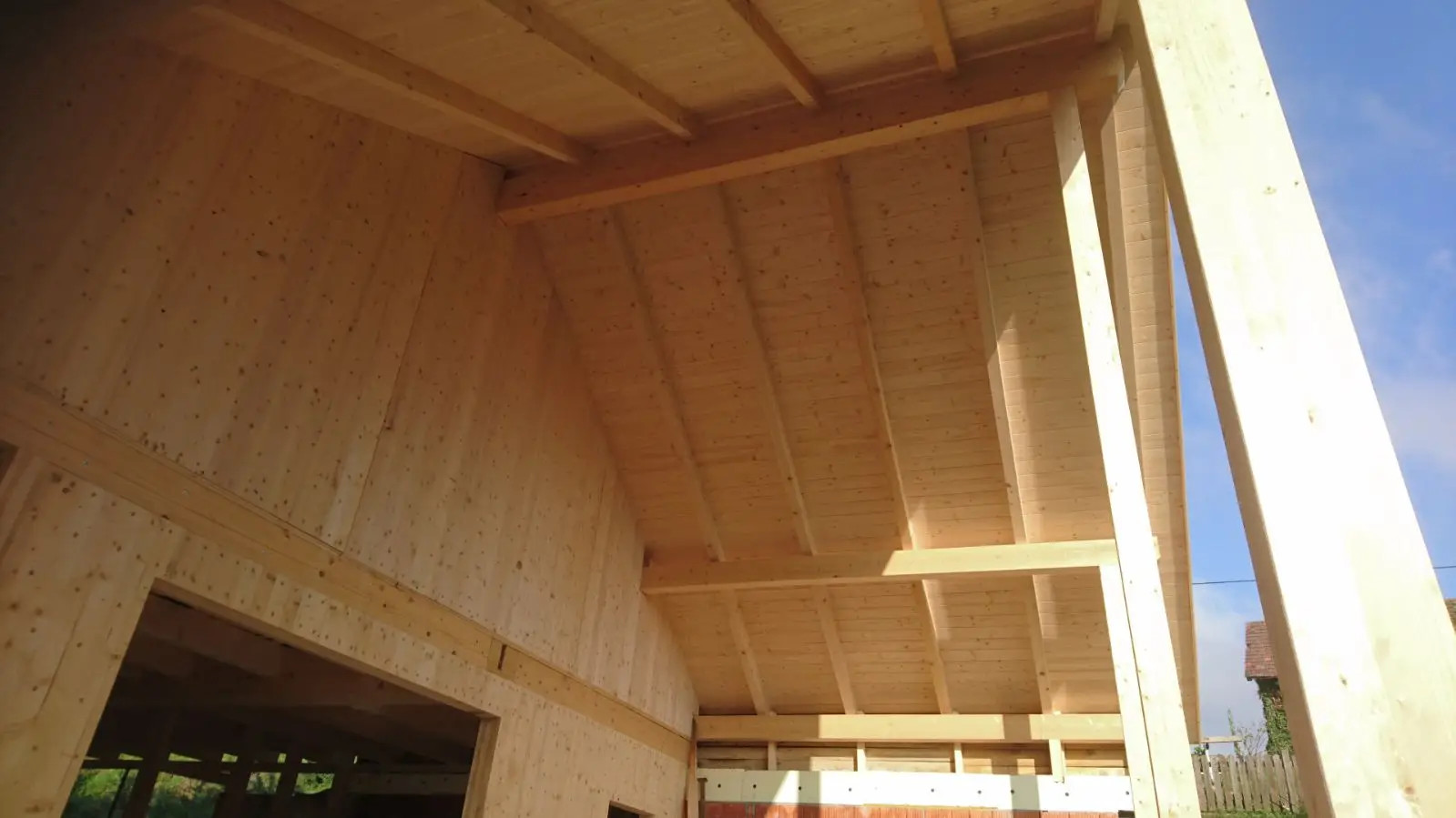 Massivholzhaus aus Mondphasen geschlägerten Bauholz
